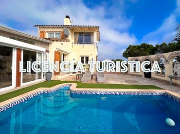 Casa amb balcó en venda a Serra Brava