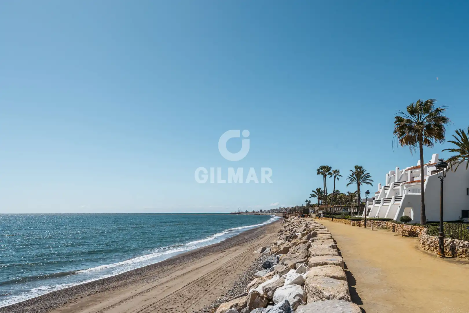 Vista exterior de Planta baixa en venda en Marbella amb Calefacció, Jardí privat i Piscina