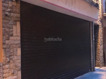 Locale commerciale in affitto a Carrer de Santa Maria 26