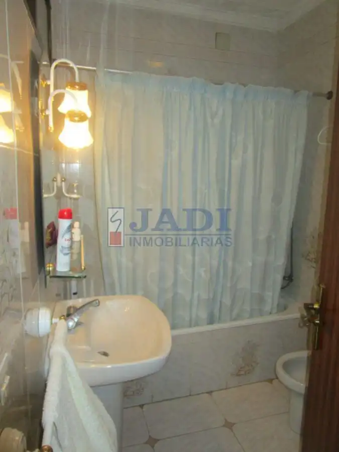 Baño de Casa o chalet en venta en San Carlos del Valle con Terraza, Trastero y Amueblado