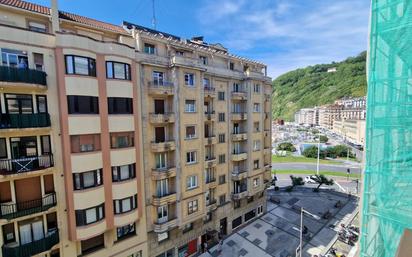 Vista exterior de Pis en venda en Donostia - San Sebastián  amb Calefacció