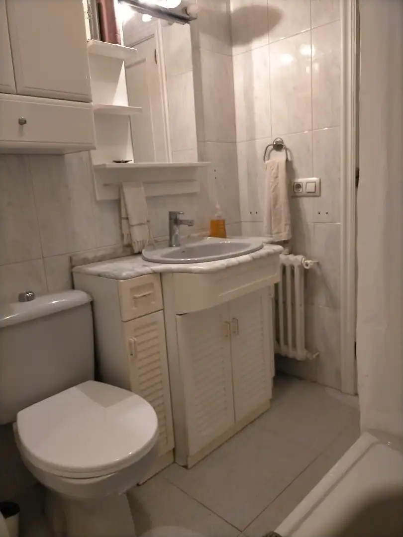 Bathroom of Flat for sale in Ourense Capital   with Heating, Parquet flooring and Storage room