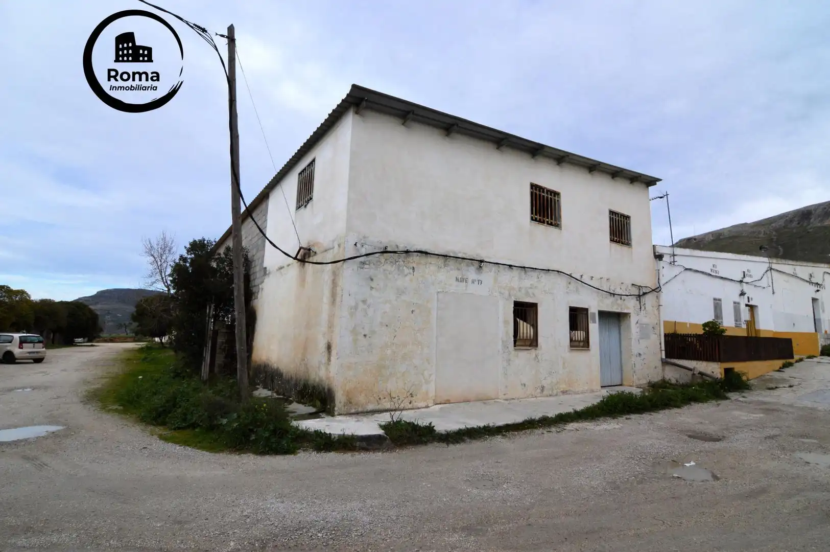 Vista exterior de Nau industrial en venda en Loja