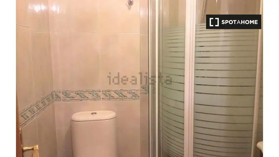 Bathroom of Flat for share in Alcalá de Henares  with Air Conditioner, Heating and Furnished