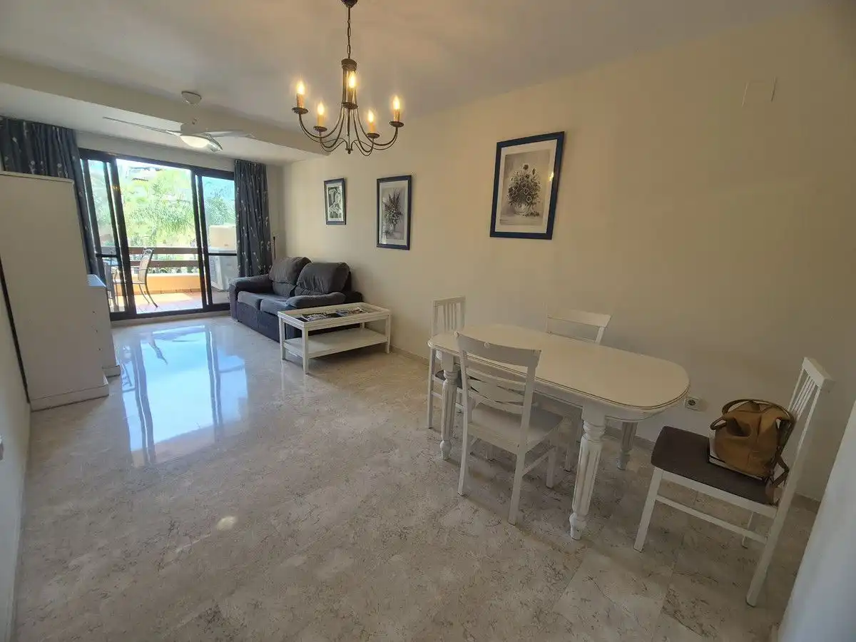 Menjador de Apartament de lloguer en Estepona amb Aire condicionat, Calefacció i Terrassa