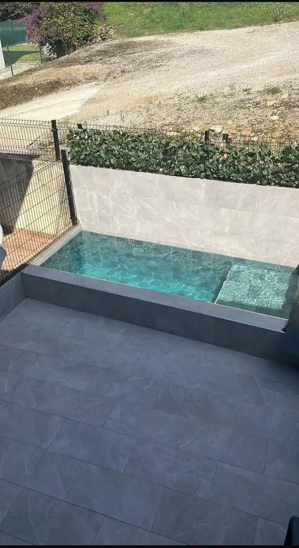 Piscina de Casa adosada en venta en Polanco con Calefacción, Jardín privado y Terraza