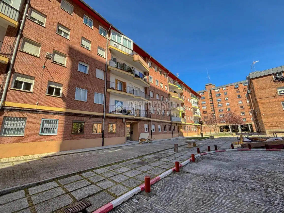 Vista exterior de Pis en venda en Valladolid amb Calefacció