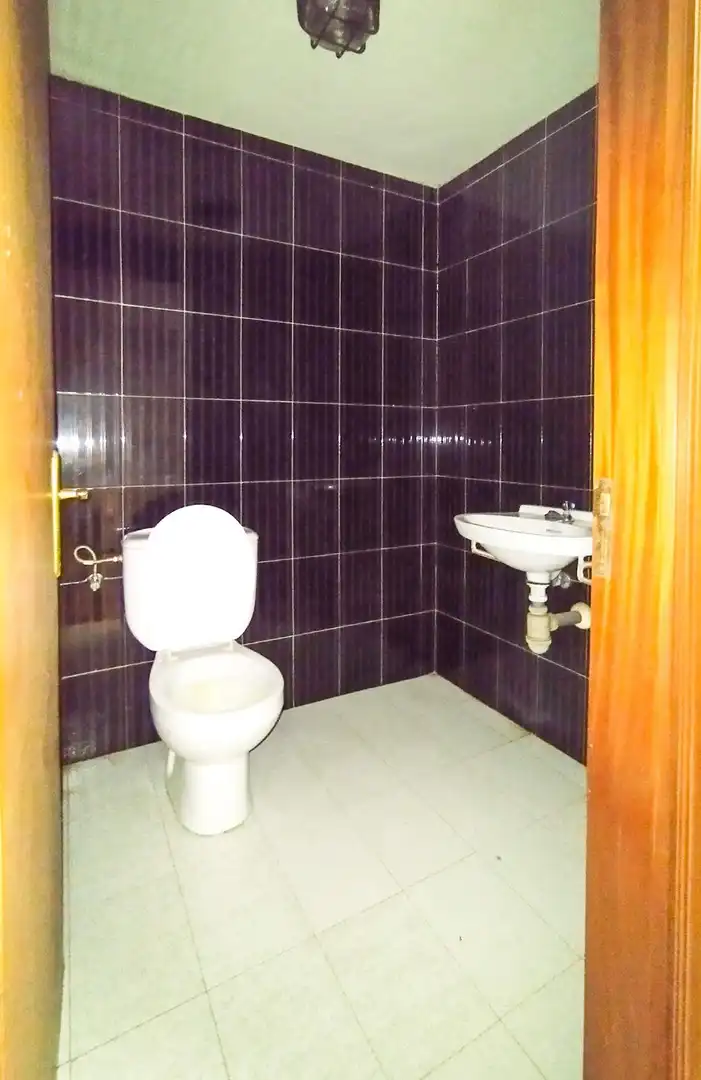 Badezimmer von Fabrikhallen zur Miete in Carballo