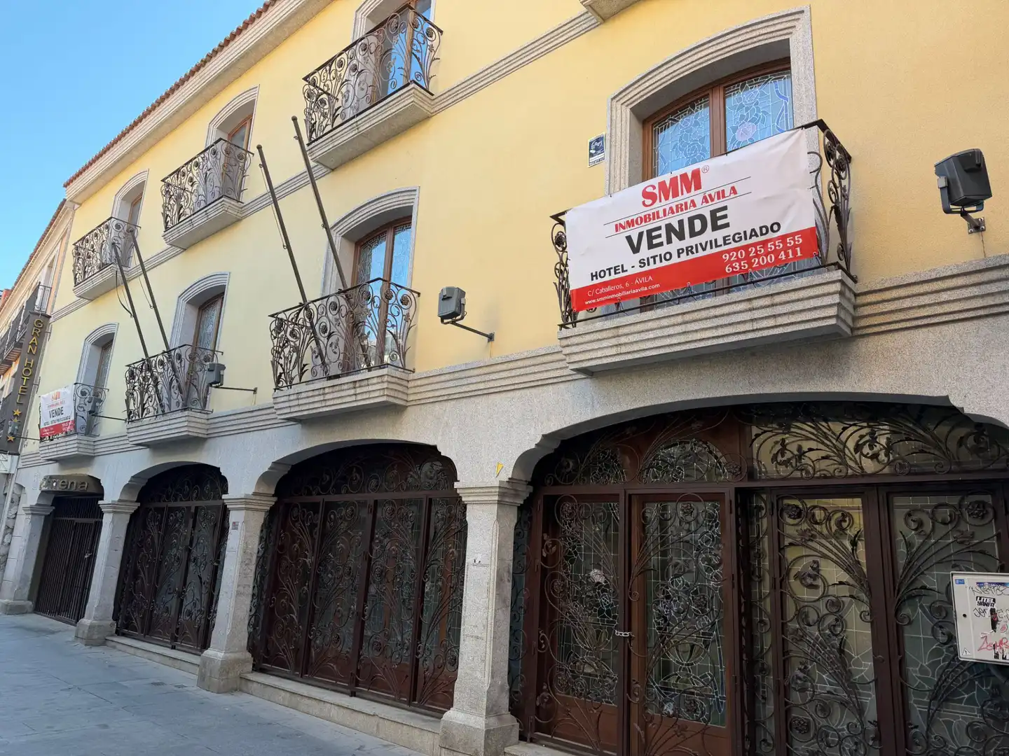 Vista exterior de Edificio en venta en Ávila