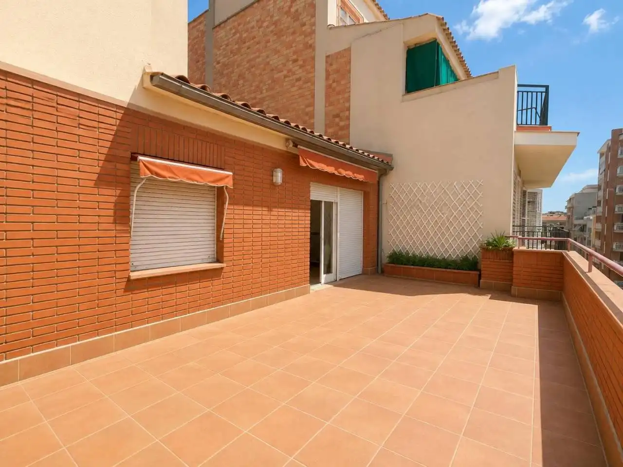Terraza de Ático en venta en Girona con Calefacción, Terraza y Trastero