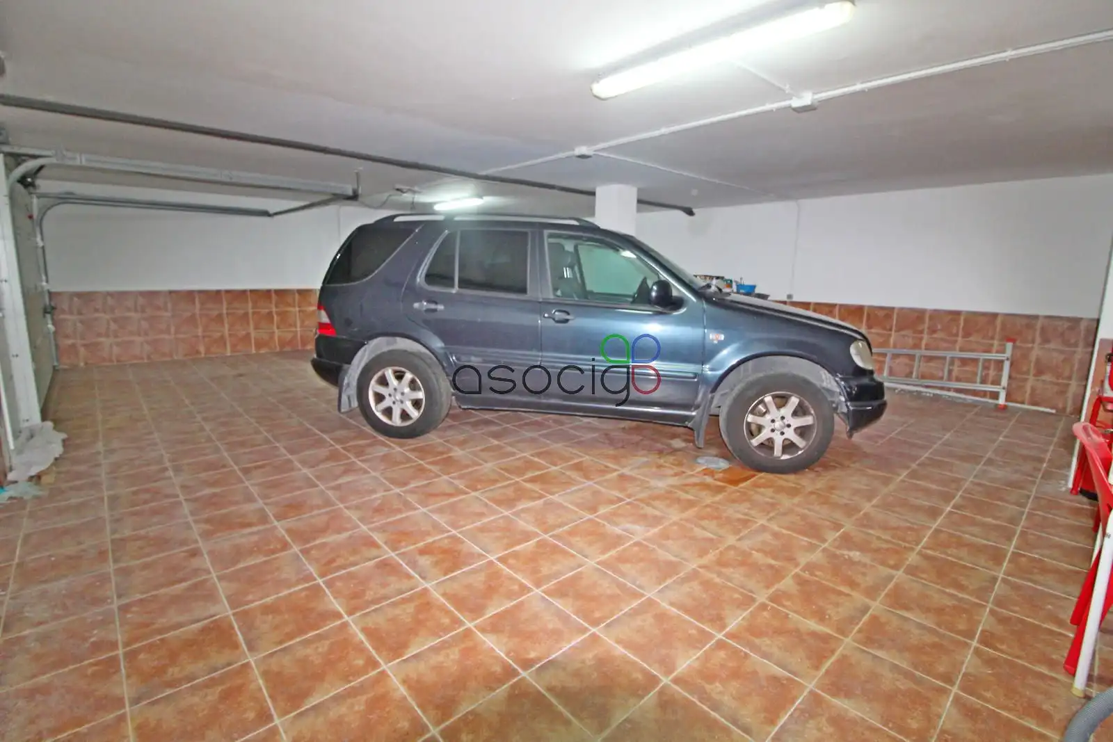 Aparcament de Casa o xalet en venda en Guadalajara amb Calefacció, Traster i Piscina