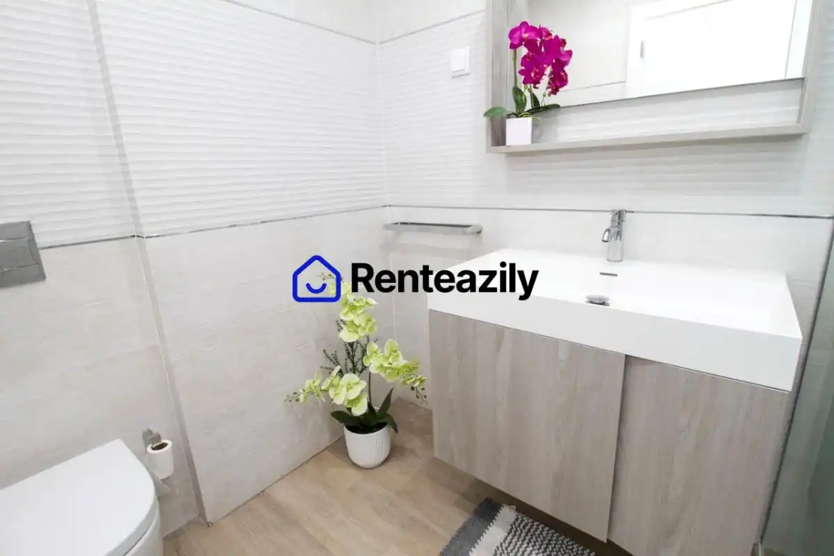 Bathroom of Flat for rent in Madrid  with Air Conditioner, Furnished and Pets allowed