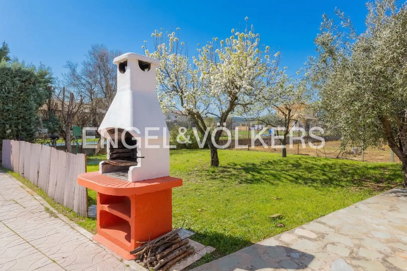 Vista exterior de Casa o xalet en venda en Mejorada del Campo amb Aire condicionat, Calefacció i Terrassa