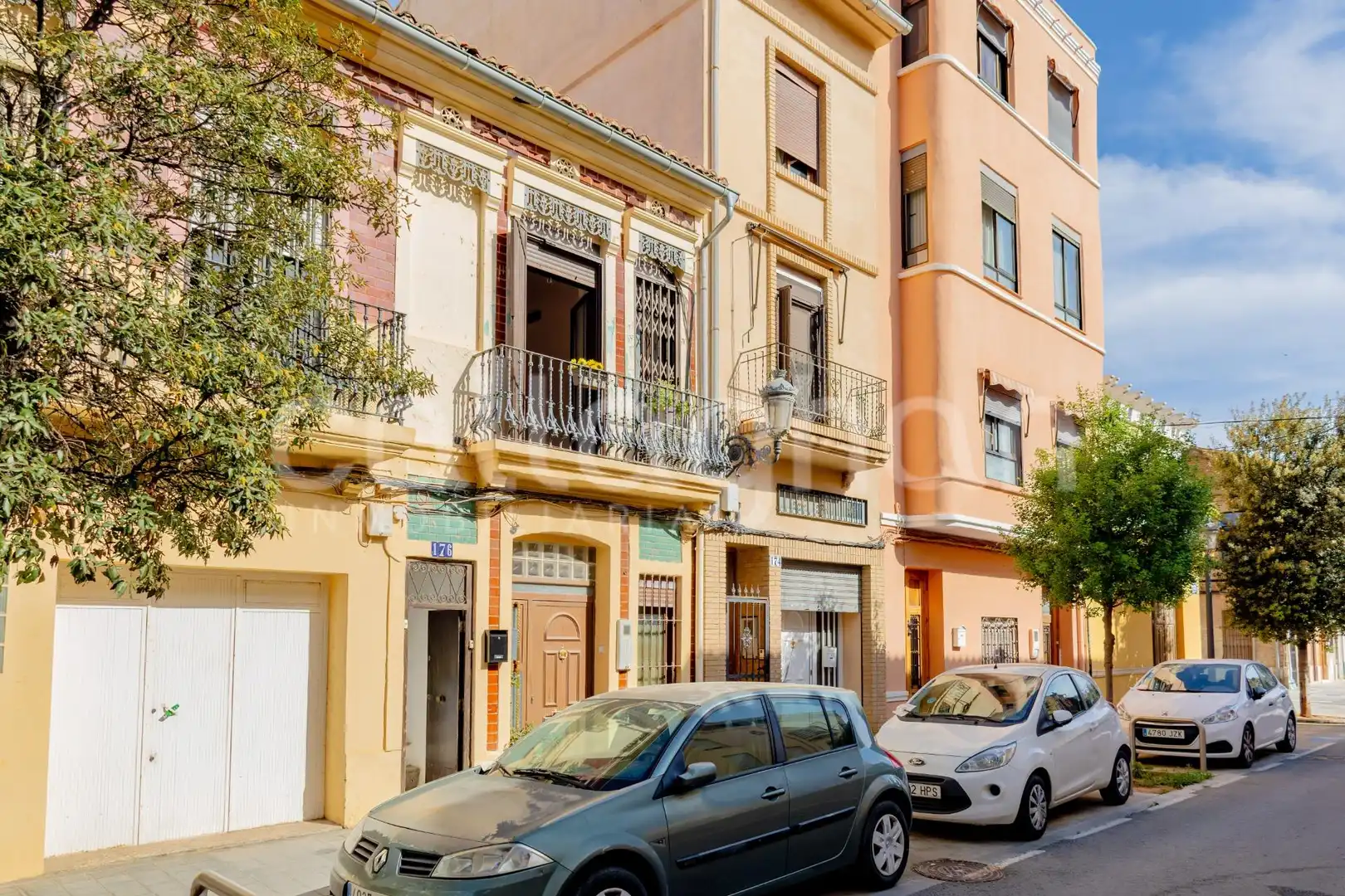 Außenansicht von Loft zum Verkauf in Valencia mit Klimaanlage und Balkon