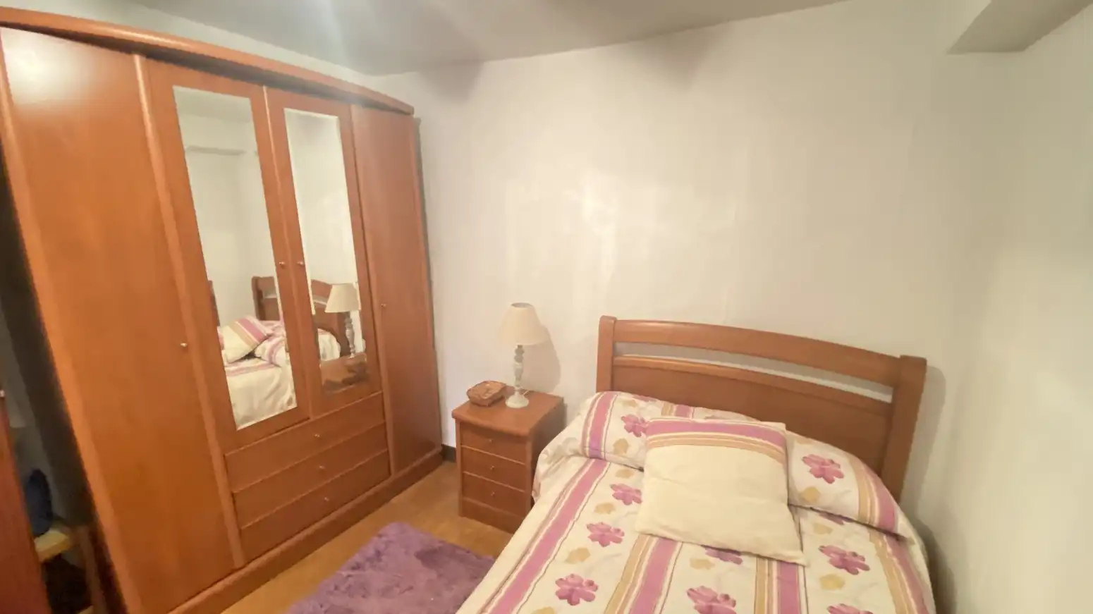 Schlafzimmer von Einfamilien-Reihenhaus zum Verkauf in Voto mit Heizung, Privatgarten und Terrasse