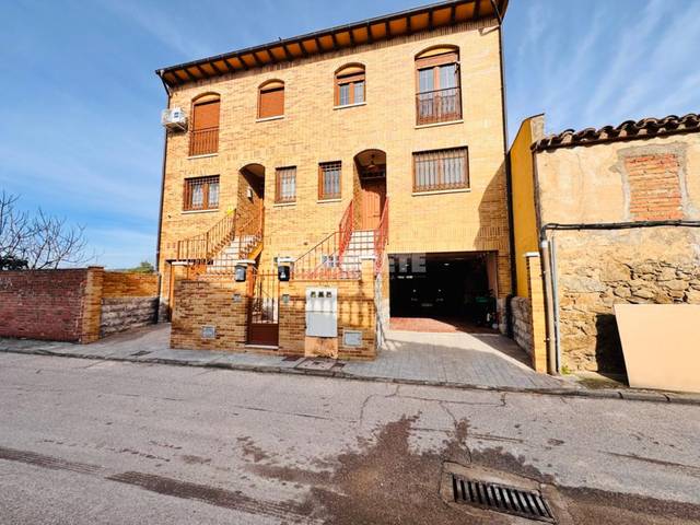 Casa adosada en Venta en Segurilla