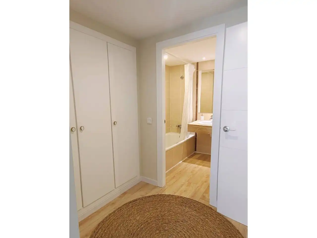 Habitación de Piso de alquiler en Valencia con Aire acondicionado, Calefacción y Balcón