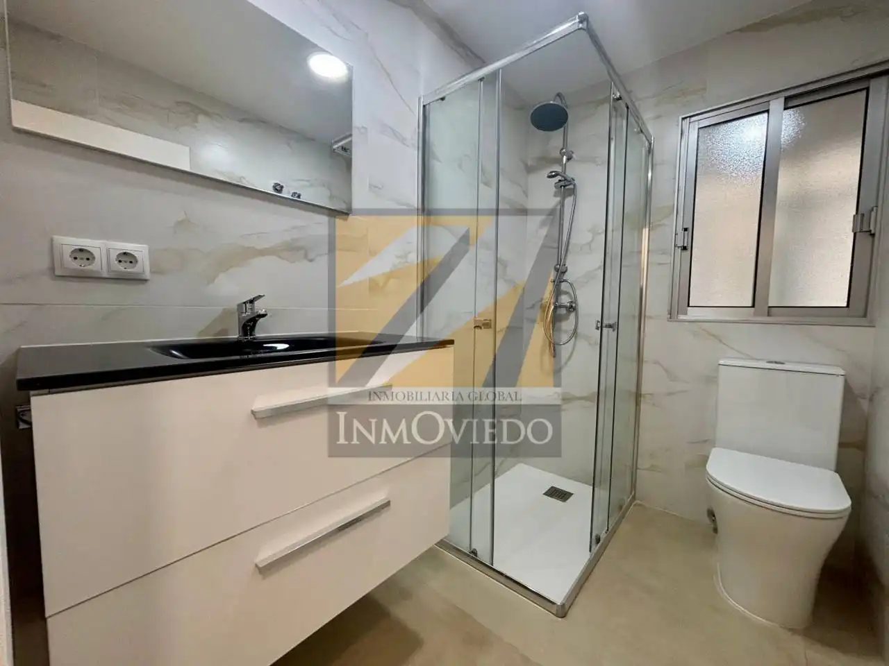 Baño de Piso en venta en Oviedo  con Terraza