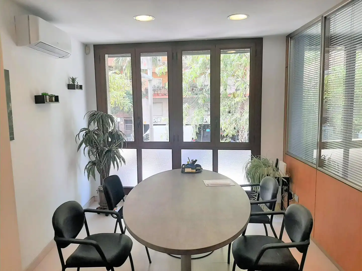 Büro zur Miete in Barcelona mit Klimaanlage, Heizung und Möbliert