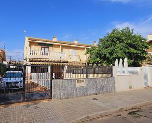 Exterior view of Single-family semi-detached for sale in Los Alcázares  with Air Conditioner, Terrace and Swimming Pool