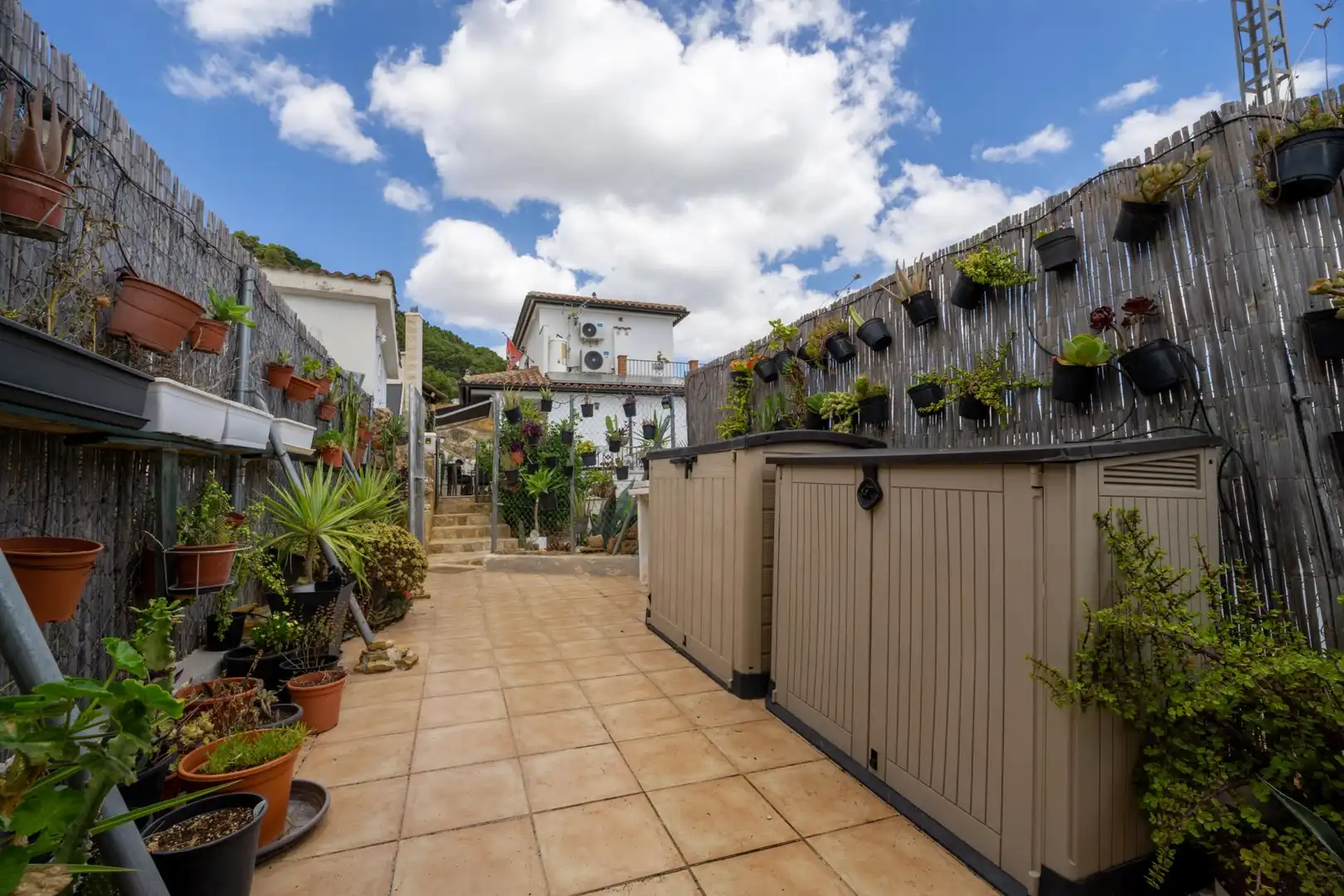 Vista exterior de Casa o xalet en venda en Casarabonela amb Calefacció, Jardí privat i Terrassa