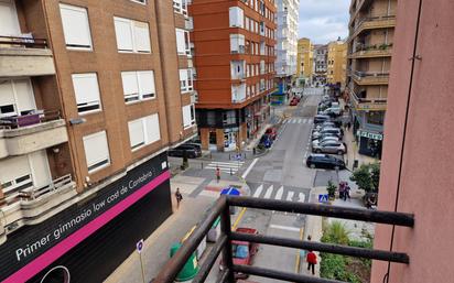 Vista exterior de Pis en venda en Torrelavega  amb Balcó