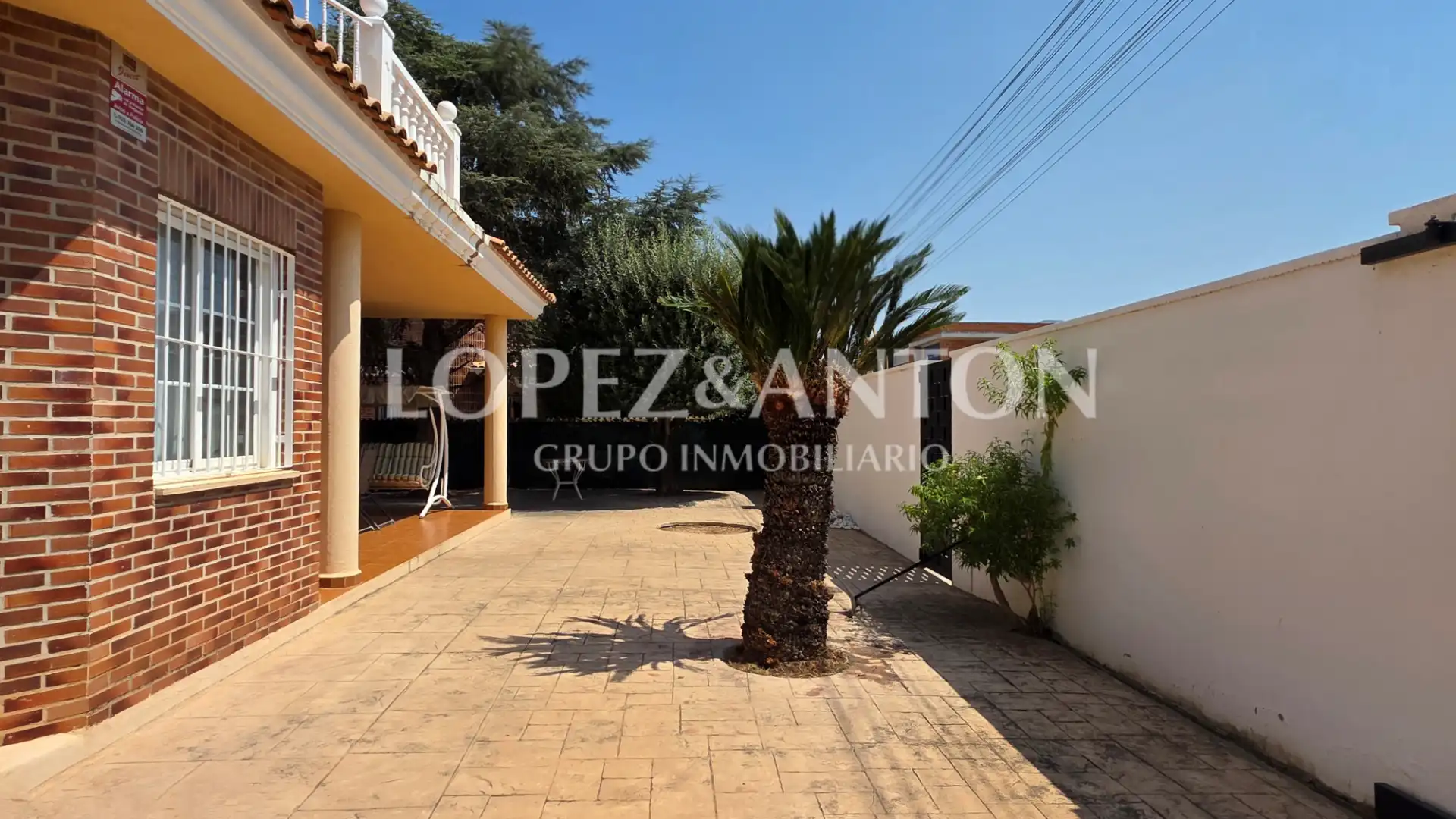 Vista exterior de Casa o chalet en venta en L'Eliana con Aire acondicionado, Calefacción y Jardín privado