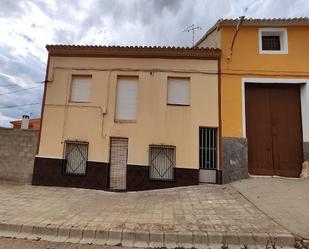 Vista exterior de Casa adosada en venda en Chinchilla de Monte-Aragón