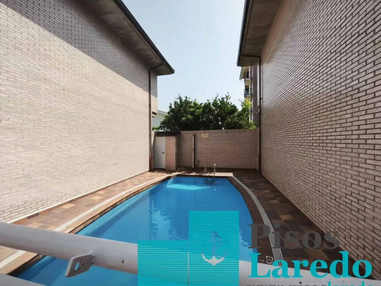 Schwimmbecken von Maisonette zum Verkauf in Laredo mit Heizung, Parkett und Terrasse