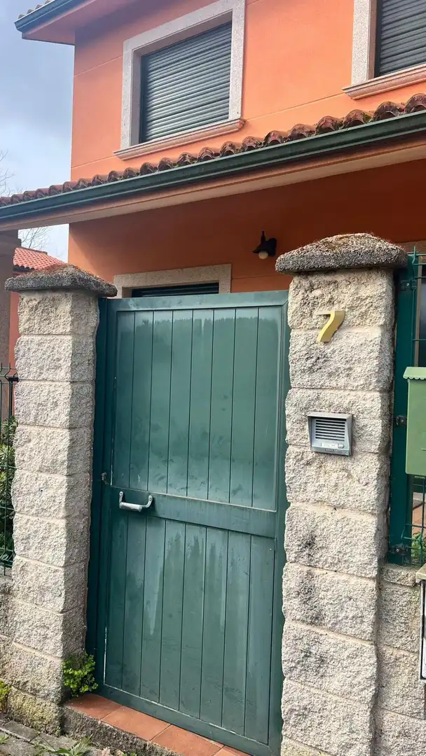 Vista exterior de Casa o chalet en venta en Oleiros con Jardín privado y Amueblado