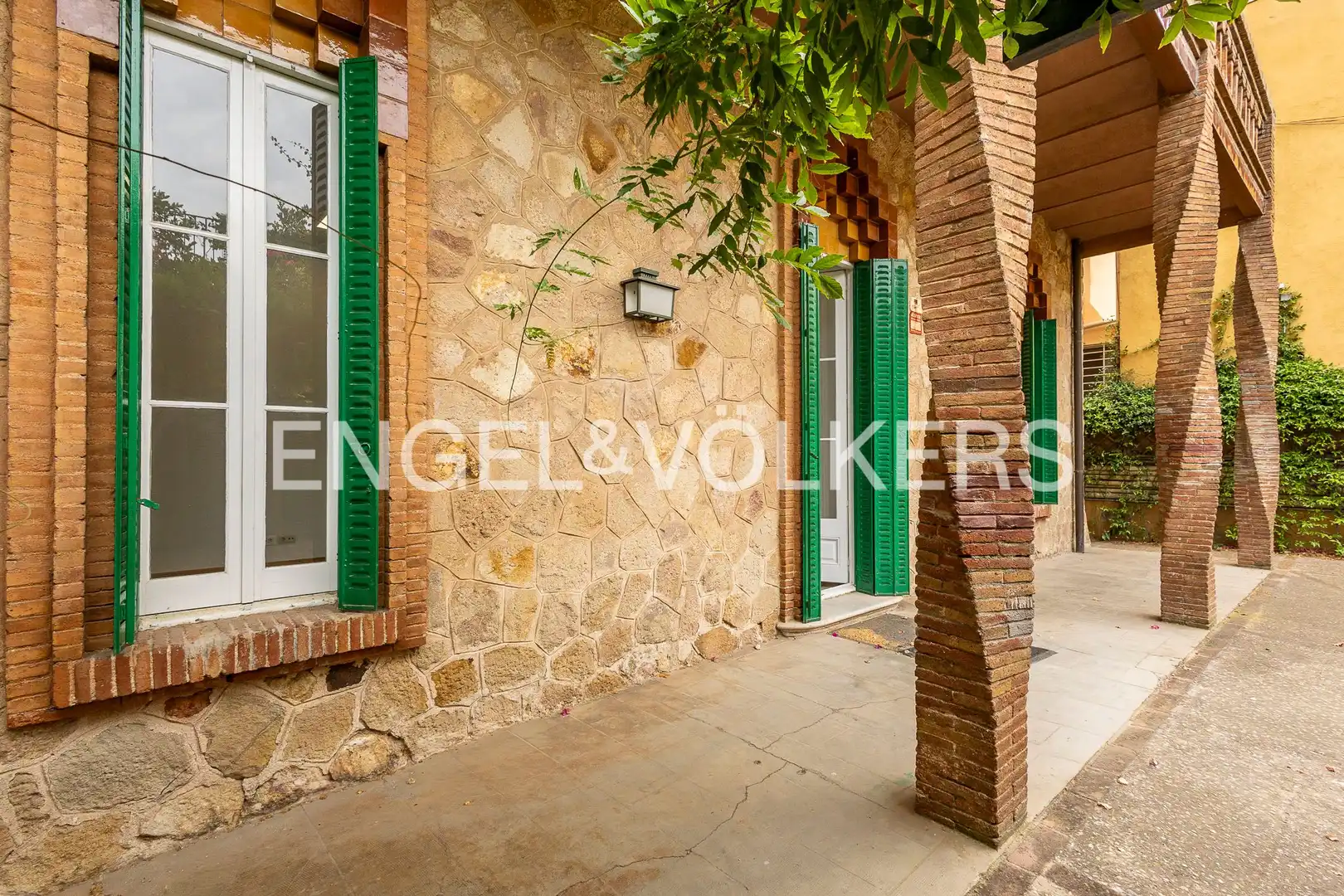 Vista exterior de Casa o xalet de lloguer en Barcelona amb Aire condicionat, Calefacció i Jardí privat
