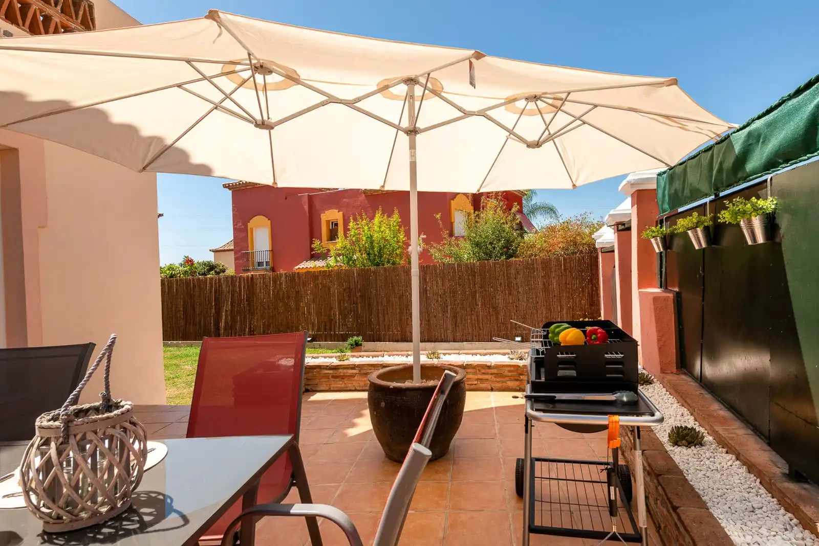 Terraza de Casa adosada en venta en Marbella con Aire acondicionado, Calefacción y Jardín privado