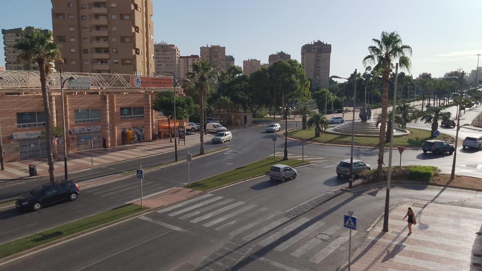 Vista exterior de Pis en venda en Roquetas de Mar amb Terrassa i Balcó