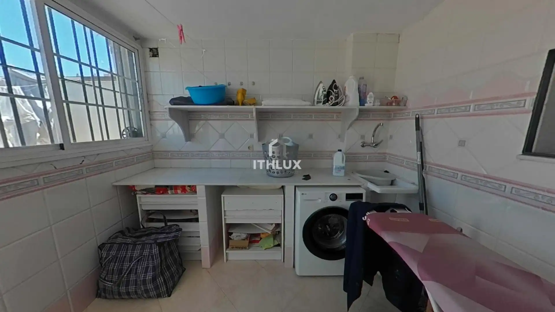 Kitchen of Detached homes for sale in Sevilla  with Air Conditioner, Terrace and Storage room