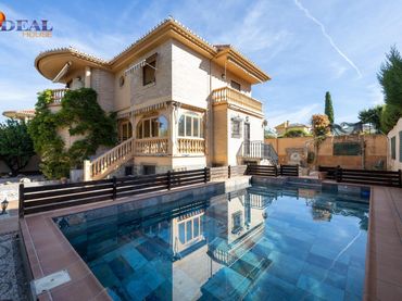 Detached house with balcony for sale in Calle VIÑEDOS LOS