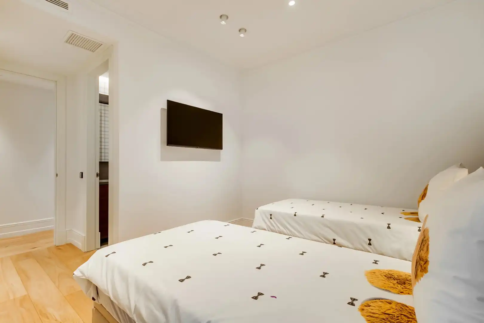 Bedroom of Flat for rent in Madrid  with Air Conditioner, Heating and Storage room