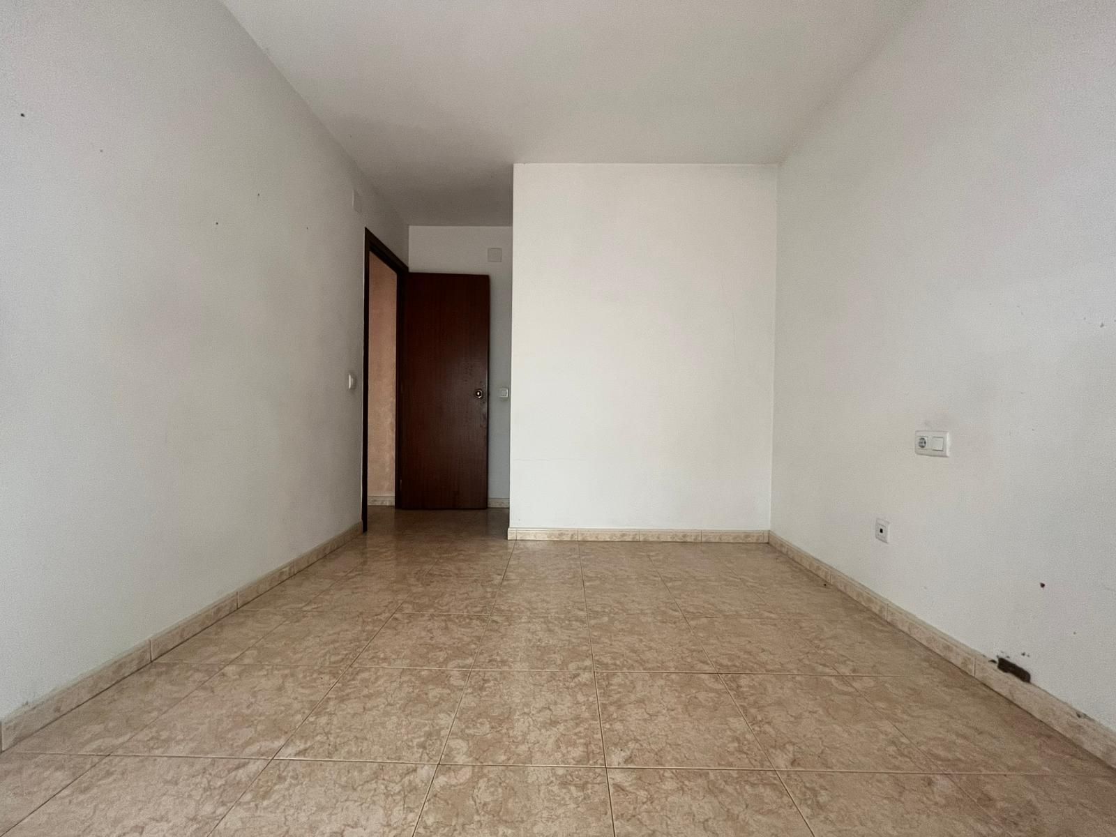 Flat for sale in Salt