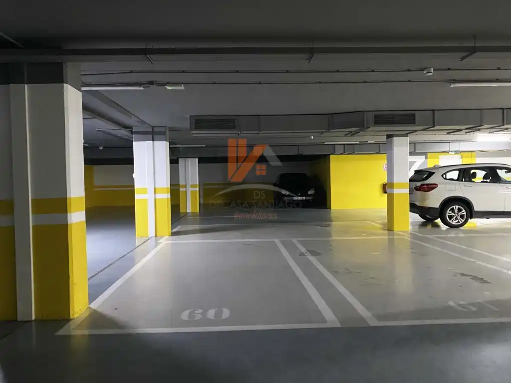Aparcament de Garatge en venda en Santiago de Compostela 
