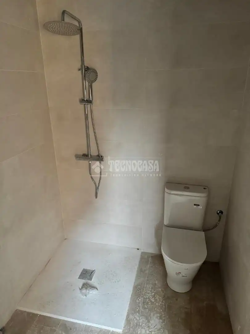 Bathroom of Duplexes for sale in Toledo  with Air Conditioner