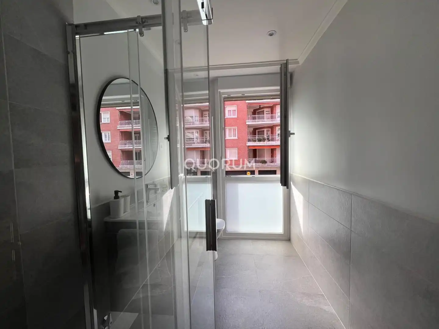 Badezimmer von Wohnung zur Miete in Bilbao  mit Heizung und Möbliert