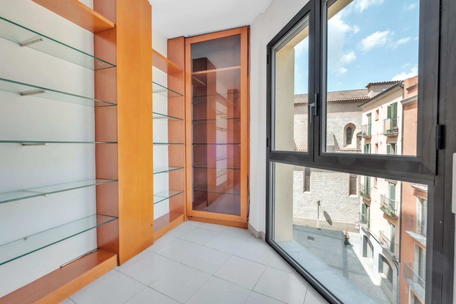 Flat for sale in Girona Capital  with Air Conditioner