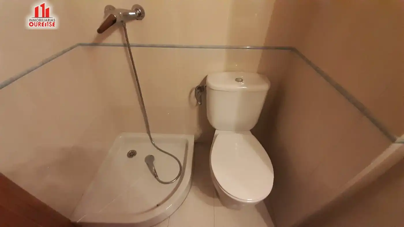 Bathroom of Flat for sale in Ourense Capital   with Heating, Terrace and Storage room