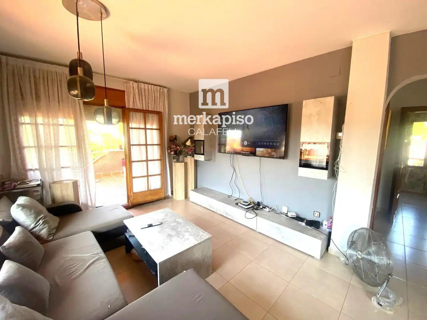 Sala d'estar de Casa o xalet en venda en Cunit amb Jardí privat, Terrassa i Traster