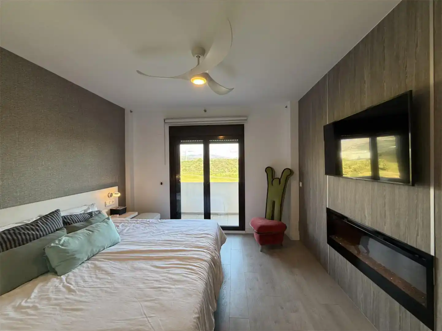 Habitación de Piso en venta en Estepona con Aire acondicionado, Piscina y Balcón