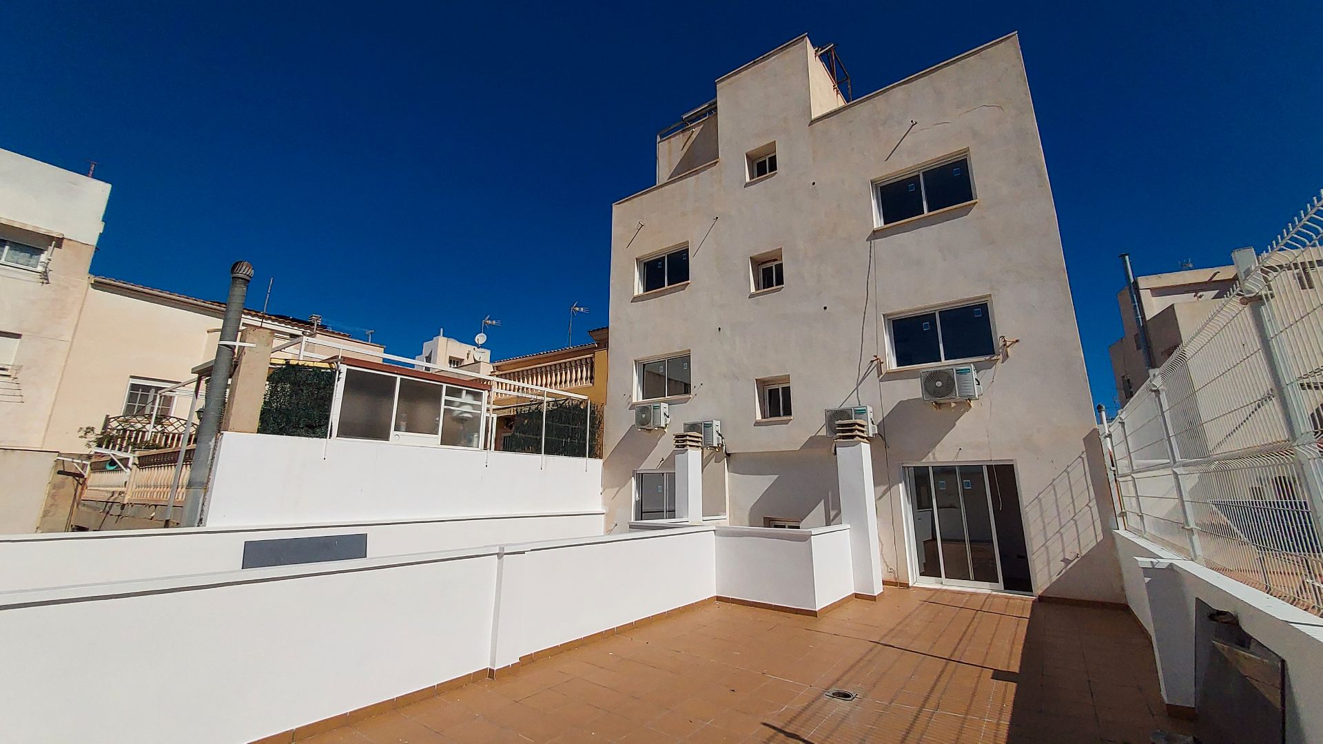 Vista exterior de Pis en venda en Alicante / Alacant amb Aire condicionat i Terrassa