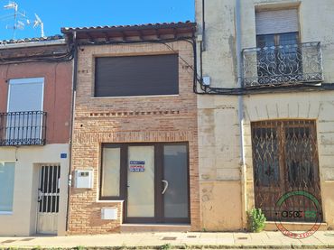 Casa aparellada en venda a Sahagún - AV CONSTITUCION 13