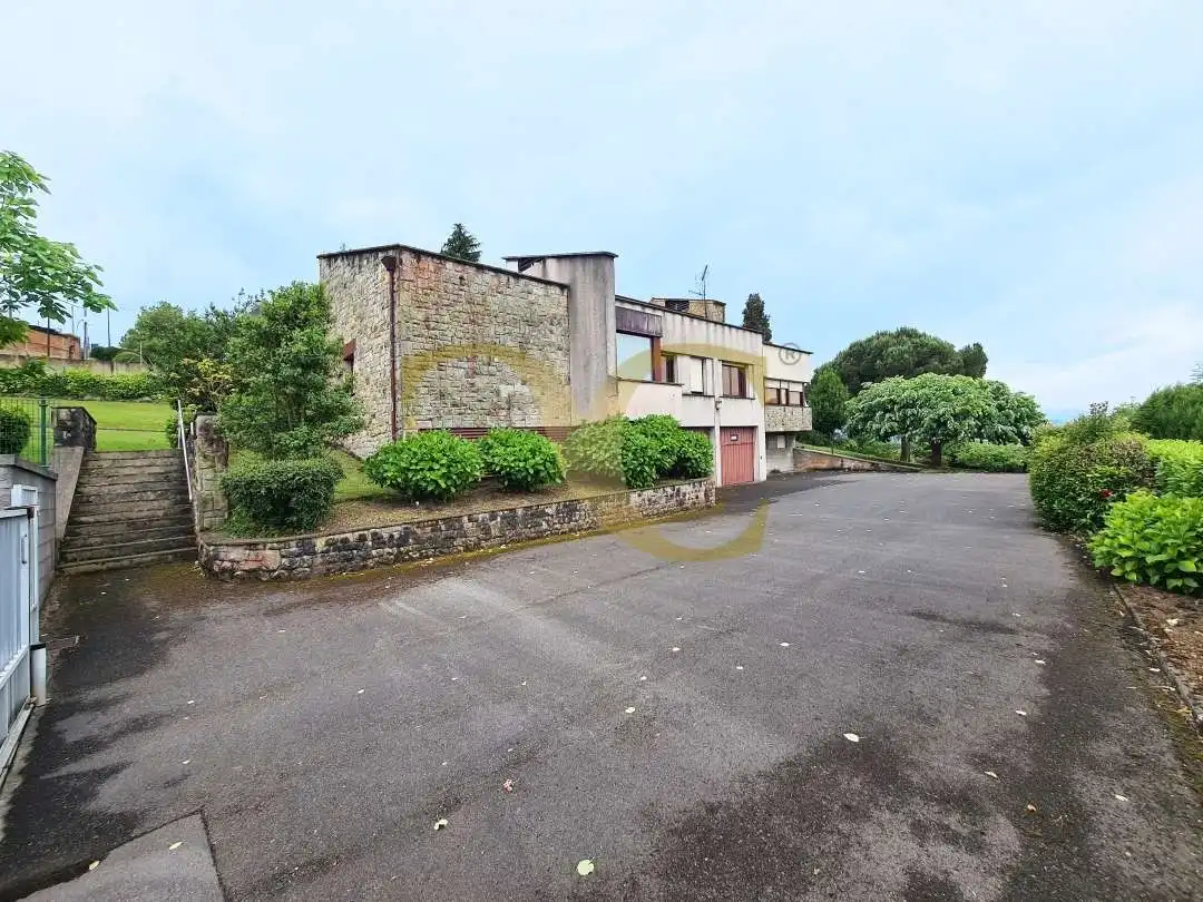 Vista exterior de Casa o xalet en venda en Oviedo  amb Calefacció, Jardí privat i Terrassa