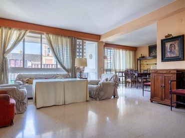 Flat with lift for sale in Calle LEVIES
