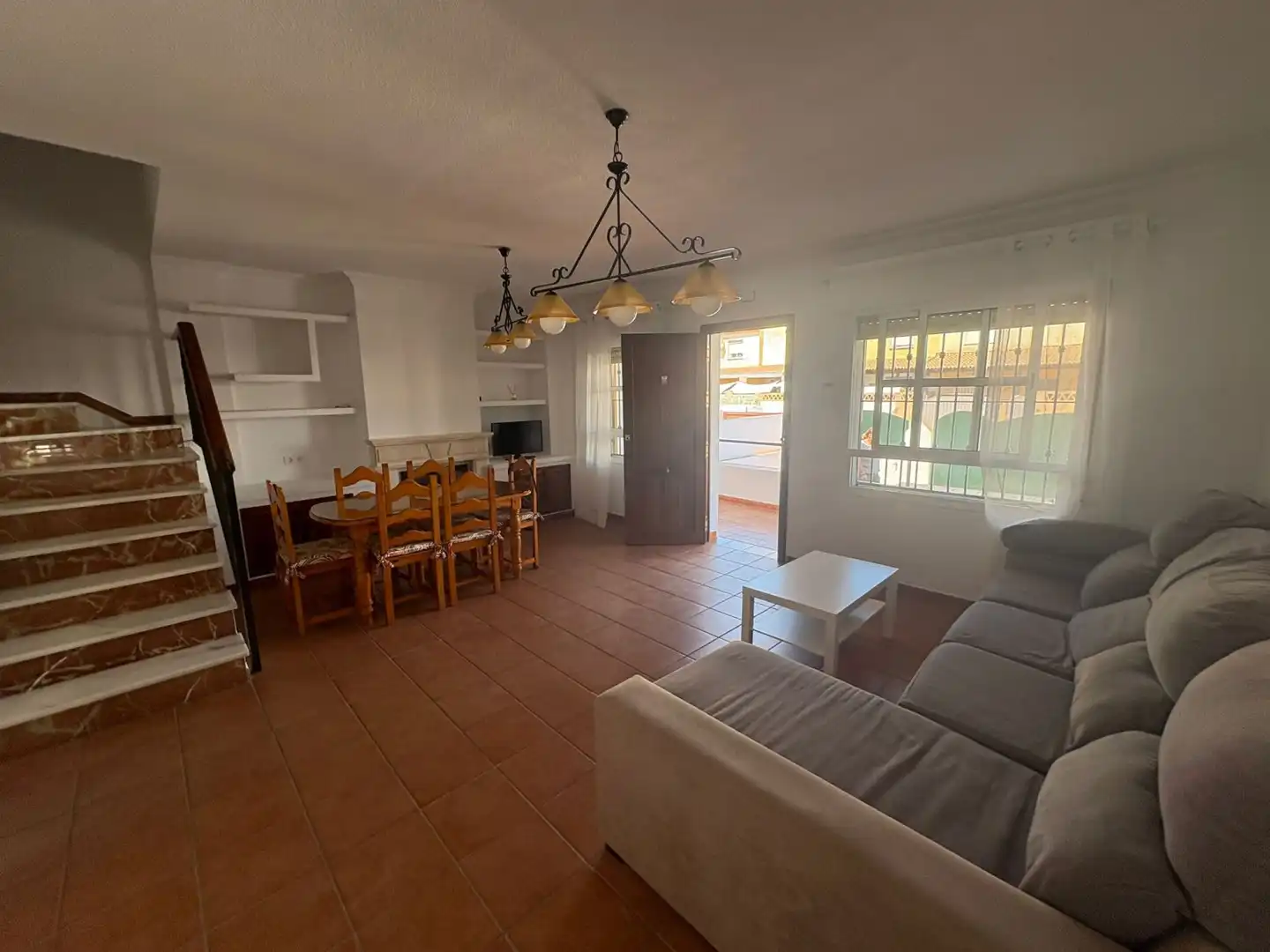 Sala d'estar de Casa o xalet de lloguer en Aljaraque amb Terrassa i Moblat
