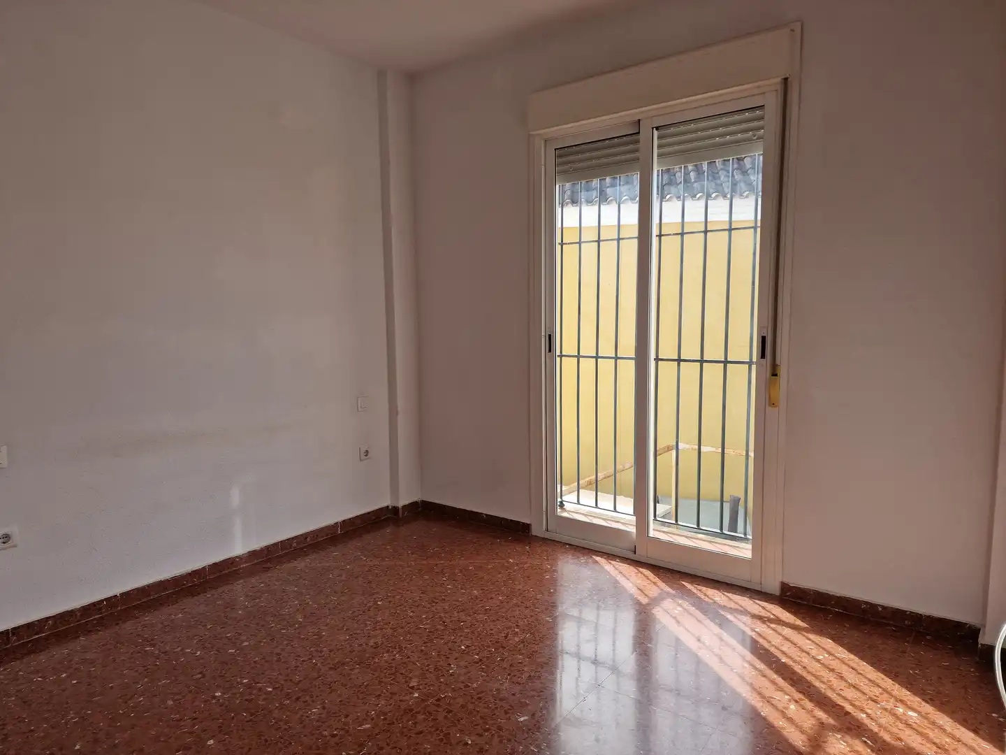 Habitación de Casa adosada en venta en Umbrete con Aire acondicionado, Calefacción y Jardín privado